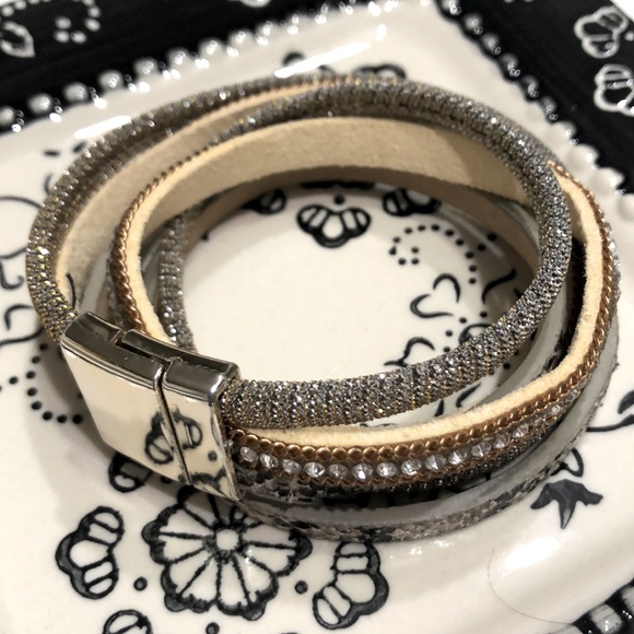 Woman brightly stylish bracelet - Picture 4 of 6